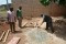 fabrication des dalle de latrine macons locaux de  Diarradougou (2)